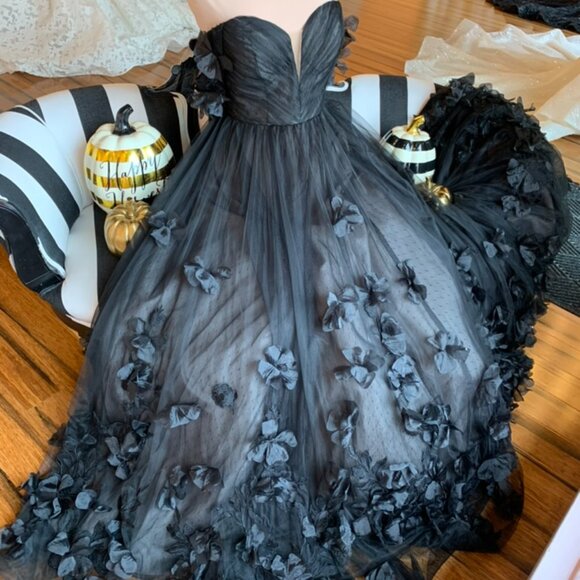 BLACK WEDDING DRESS : ESSENSE OF AUSTRALIA  D3734 - Picture 6 of 15